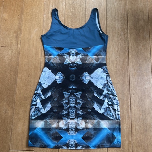 Geometric bodycon festival dress - breathable stretchy - Picture 9 of 9